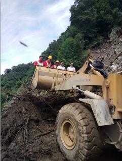 抗洪搶險(xiǎn)，交通實(shí)業(yè)人在行動(dòng)